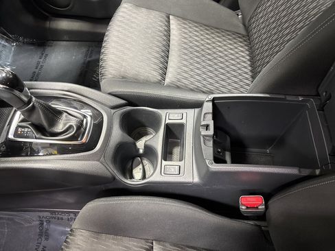 Used 2018 Nissan Rogue SV image 22