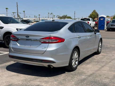 Used 2017 Ford Fusion SE FWD image 9