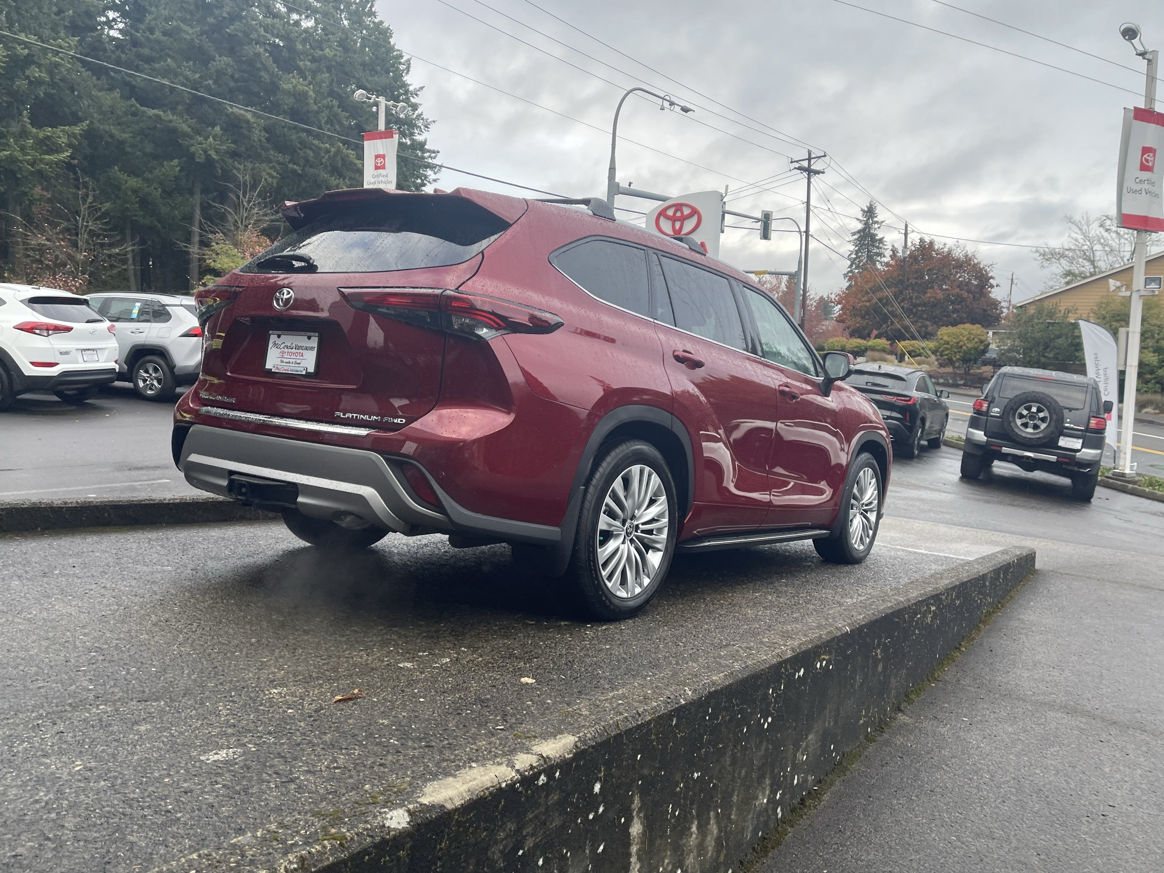 Used 2025 Toyota Highlander Platinum AWD/4WD image 8