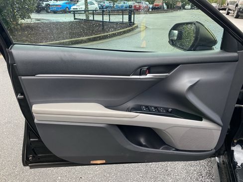 Used 2019 Toyota Camry LE image 17
