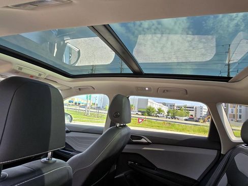 Used 2024 Volkswagen Taos SEL image 31