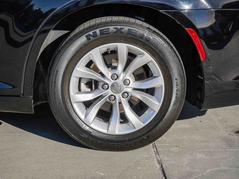 Used 2021 Chrysler 300 Touring image 6