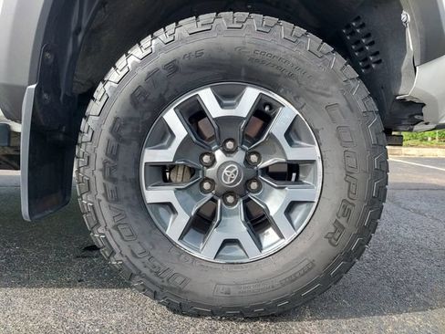 Certified 2022 Toyota Tacoma TRD Off-Road w/ Technology Package AWD/4WD image 35