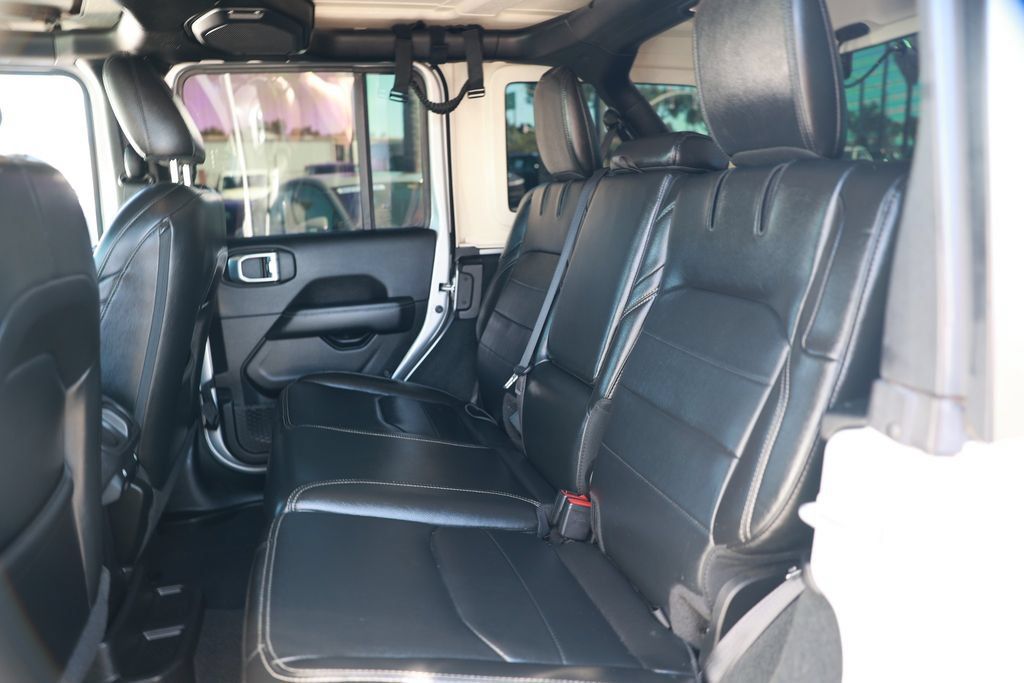 Used 2022 Jeep Wrangler Unlimited Sahara AWD/4WD image 36