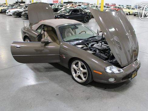 Used 2001 Jaguar XK8 Convertible image 37