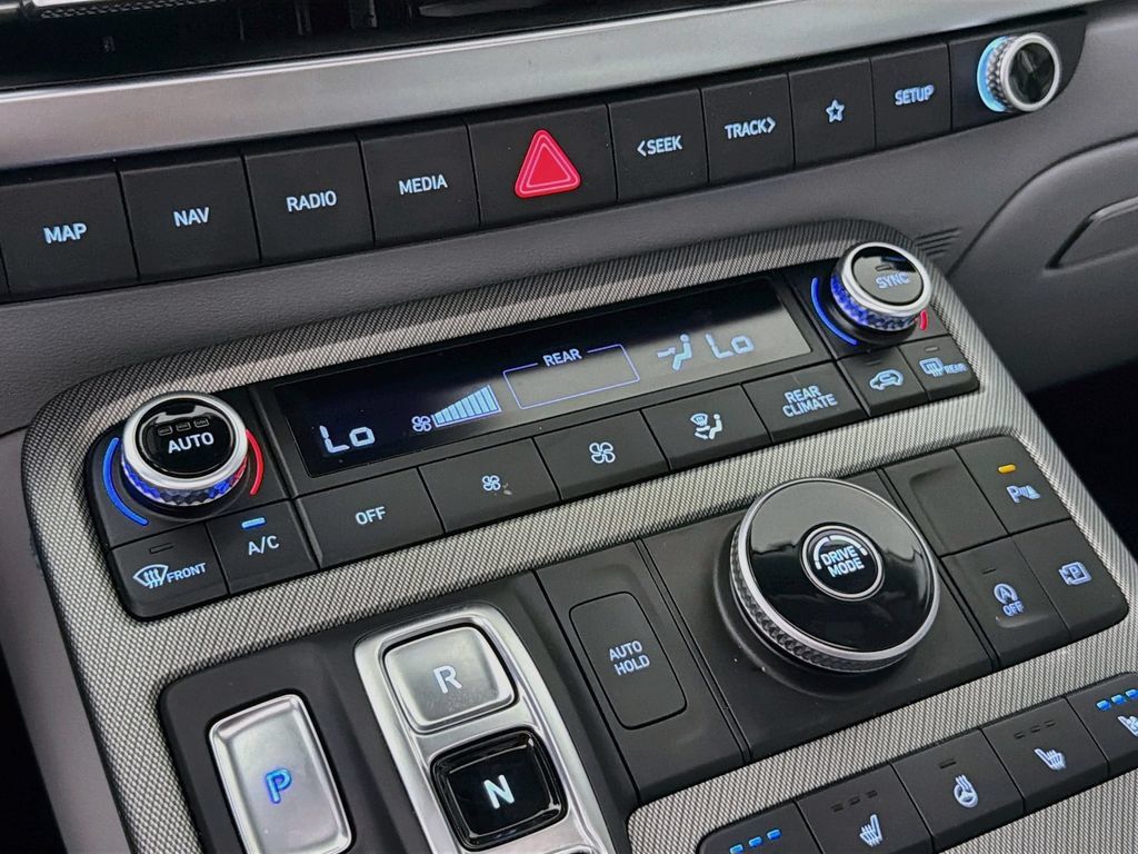 Used 2024 Hyundai Palisade SEL w/ Premium Package FWD image 21