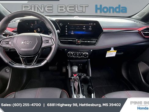 Used 2025 Chevrolet TrailBlazer RS w/ Convenience Package FWD image 13