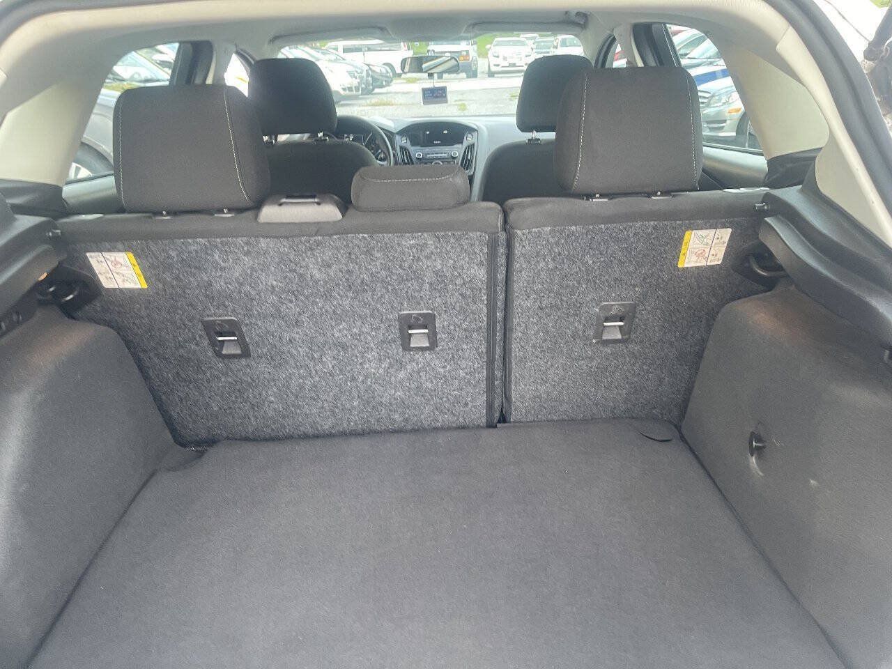 Used 2015 Ford Focus SE FWD image 17