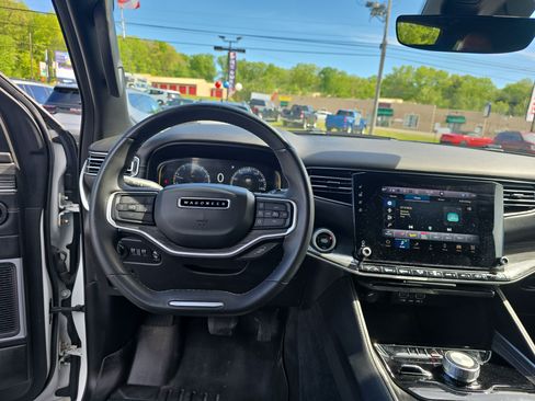 Used 2022 Jeep Wagoneer Series II AWD/4WD image 17