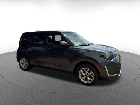 Used 2025 Kia Soul LX w/ LX Technology Package FWD image 2