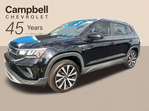 Used 2022 Volkswagen Taos SE FWD image 2