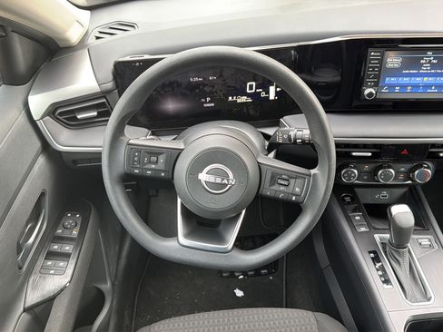 Used 2025 Nissan Kicks S FWD image 9