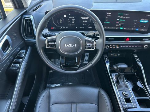 Used 2025 Kia Sorento SX FWD image 17