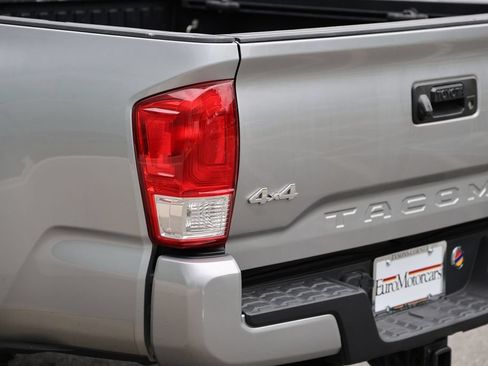Used 2017 Toyota Tacoma 4x4 Double Cab image 7
