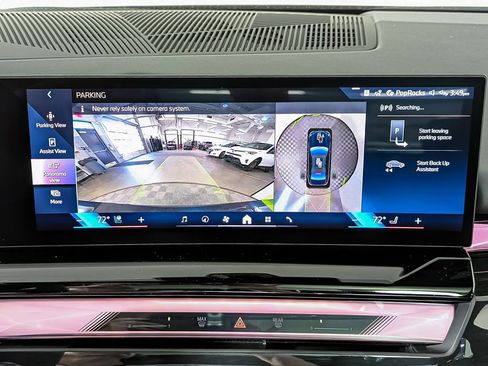 New 2026 BMW 550e xDrive image 18