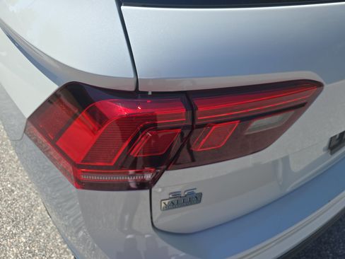 Used 2023 Volkswagen Tiguan SE AWD/4WD image 31