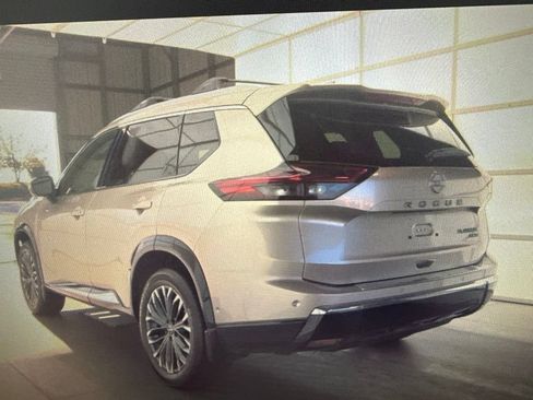 Used 2026 Nissan Rogue Platinum w/ Platinum Premium Package AWD/4WD image 5