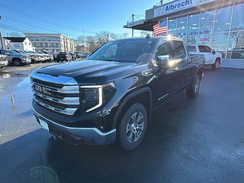 New 2026 GMC Sierra 1500 SLE image 3