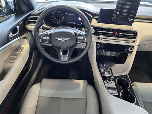 Used 2025 Genesis G70 2.5T image 13