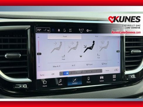 Used 2024 Chrysler Pacifica Touring-L FWD image 33