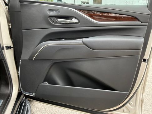 Used 2021 Cadillac Escalade ESV Premium Luxury AWD/4WD image 35