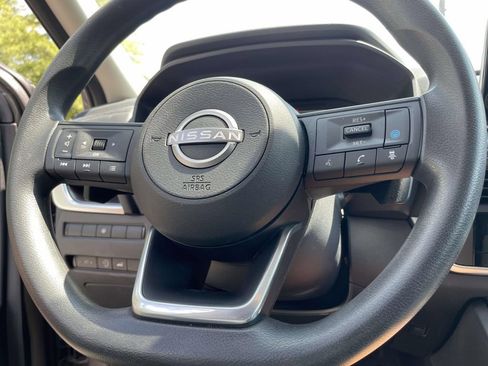 Used 2024 Nissan Rogue SV FWD image 28