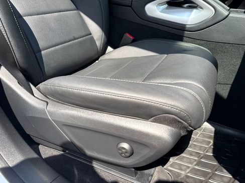 Used 2024 Mercedes-Benz GLE 350 4MATIC image 43
