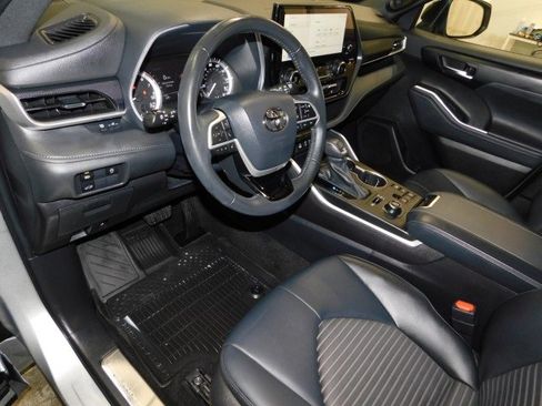 Used 2023 Toyota Highlander XSE image 14