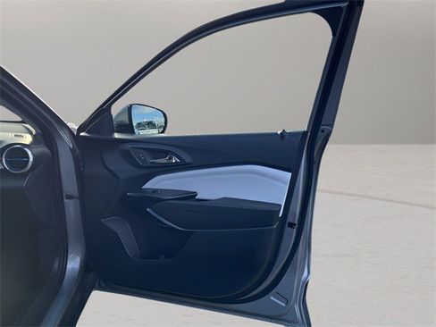 Certified 2025 Chevrolet Trax LT w/ LT Convenience Package image 29