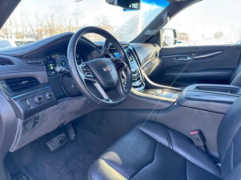 Used 2017 Cadillac Escalade Platinum image 10