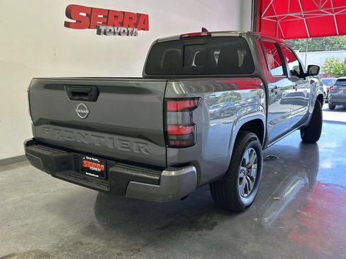 Used 2026 Nissan Frontier SV RWD image 3