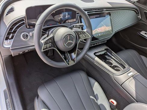 New 2026 Mercedes-Benz E 350 4MATIC Sedan image 3