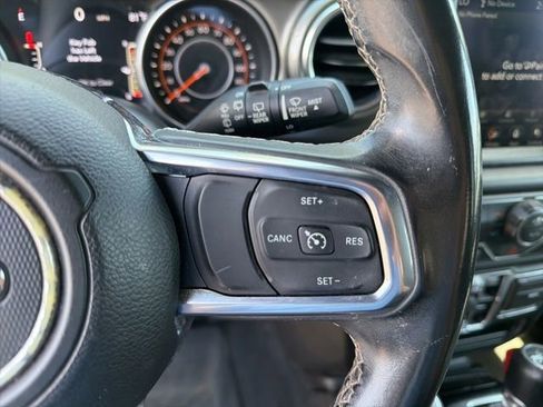 Used 2018 Jeep Wrangler Unlimited Sahara w/ Dual Top Group AWD/4WD image 21