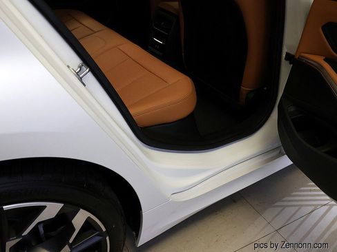 Certified 2025 BMW 330i xDrive Sedan AWD/4WD image 33