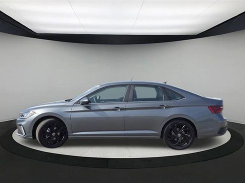 New 2026 Volkswagen Jetta SE FWD image 4