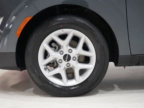 Used 2025 Kia Soul LX w/ LX Technology Package FWD image 13