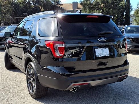 Used 2017 Ford Explorer XLT w/ Equipment Group 202A image 5