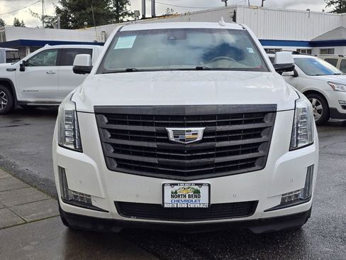 Used 2018 Cadillac Escalade Platinum image 2