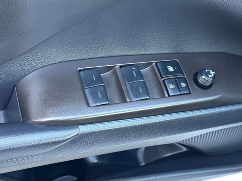 Used 2022 Toyota Camry SE image 12