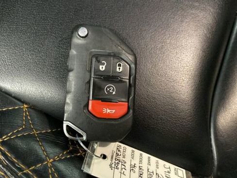 Used 2022 Jeep Wrangler Unlimited Sahara image 44