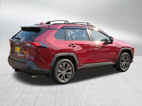Certified 2022 Toyota RAV4 XLE Premium AWD/4WD image 8