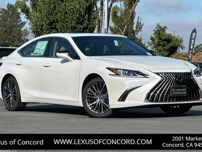 New 2025 Lexus ES 300h w/ Premium Package