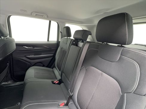 Used 2024 Jeep Grand Cherokee Laredo AWD/4WD image 24