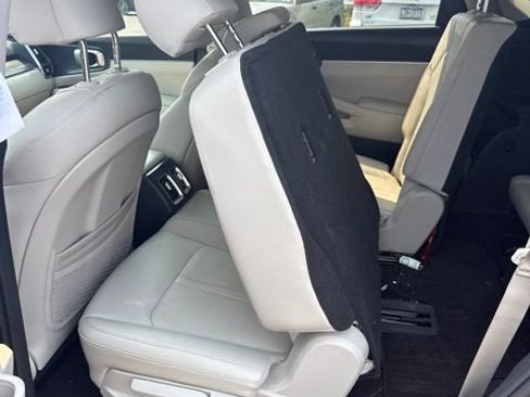 Used 2021 Kia Sorento S w/ Panoramic Sunroof Package AWD/4WD image 11