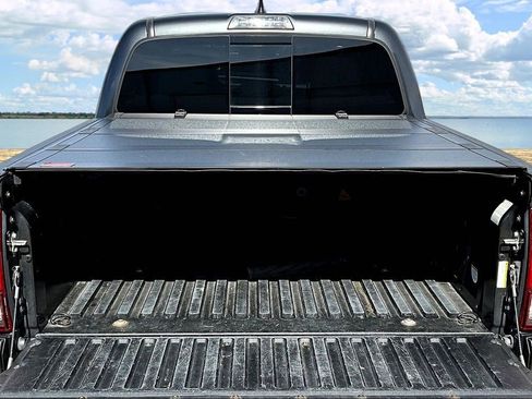 Used 2019 Toyota Tacoma TRD Off-Road w/ Technology Package AWD/4WD image 9