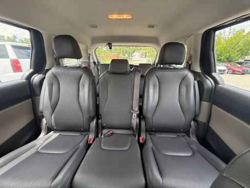 Used 2026 Kia Carnival FWD image 41