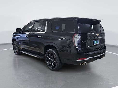 Used 2025 Chevrolet Suburban Premier AWD/4WD image 6