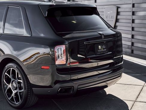 Used 2022 Rolls-Royce Cullinan Black Badge w/ Dark Exterior Package AWD/4WD image 12