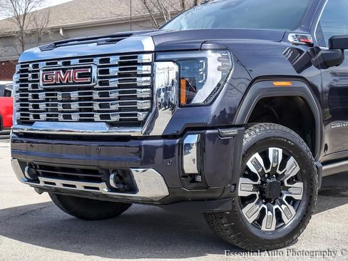Used 2025 GMC Sierra 2500 Denali w/ Denali Reserve Package AWD/4WD image 3