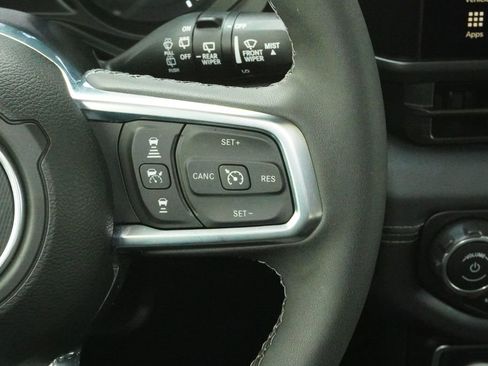 Used 2025 Jeep Wrangler Unlimited Sahara AWD/4WD image 19